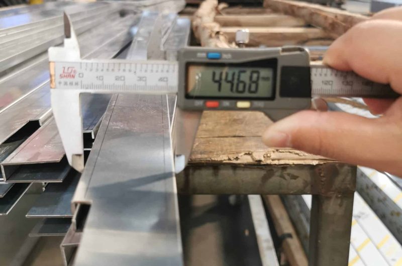 SS pipe burr-free end face inspection