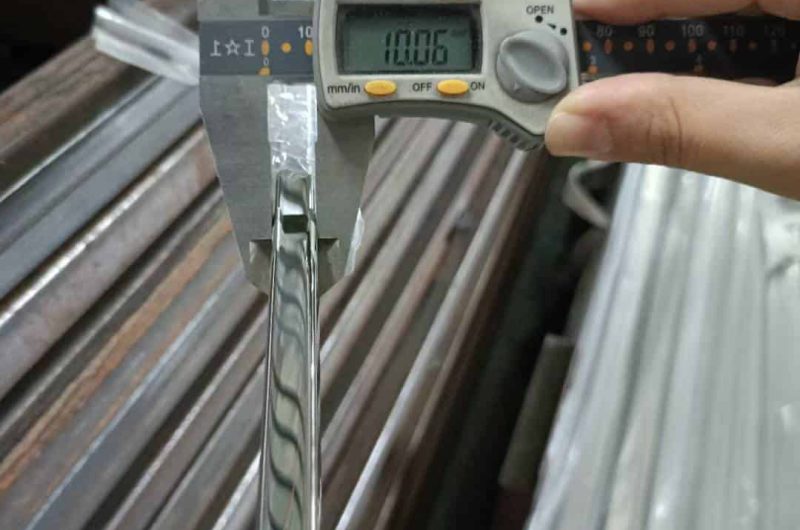 inspection team working on stainless tubes