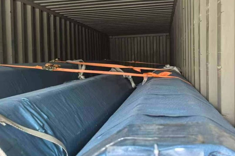 loading stainless steel pipes