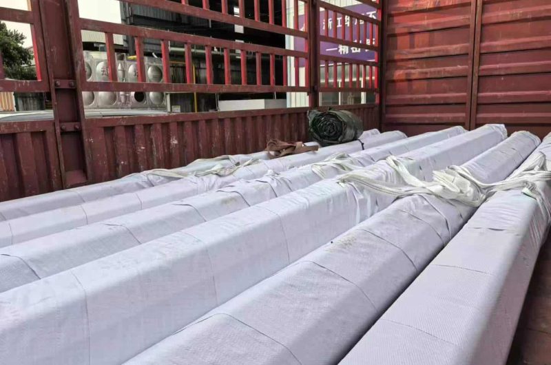 packed stainless pipe loading at factory