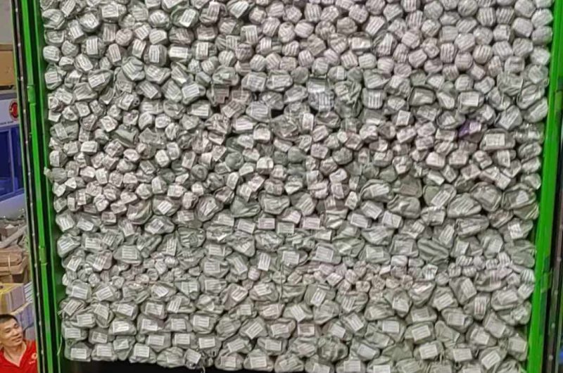packed stainless pipe loading