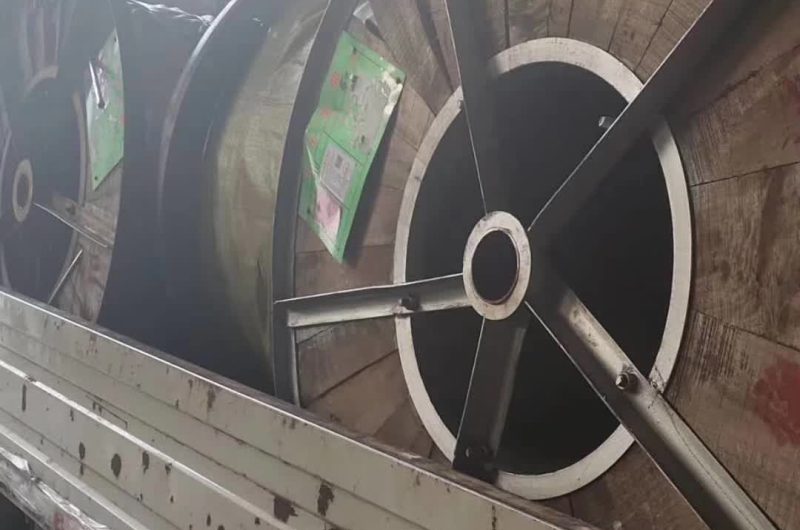 packaging and loading stainless tubes