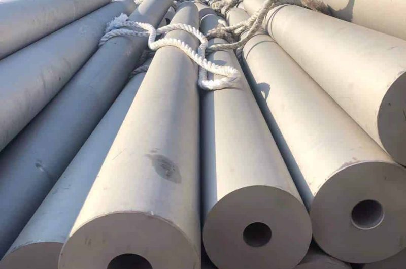 A pile of steel pipes in a pile.